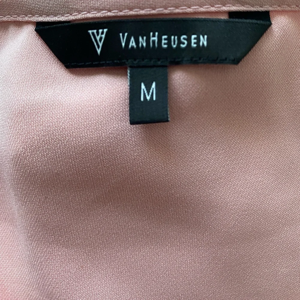 Van Heusen Peach V-Neck Blouse Women's Size M Short Sleeve NWOT